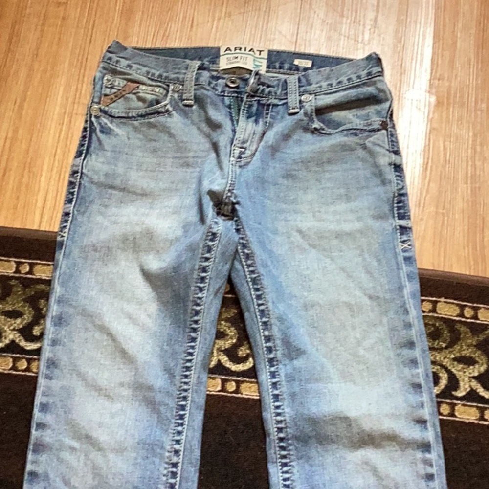 Ariat Blue Slim Straight Jeans with Faded Design,like new
